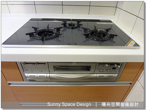 韓國人造石檯面與木紋門板質感