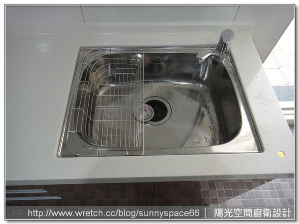 上下櫃不同色系的跳色效果