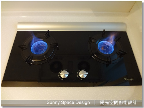 文德路鵝黃色輕柔廚房全景