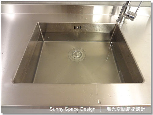 304cm 下櫃收納與G型把手設計