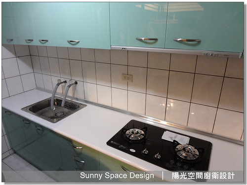 新莊雙鳳路綠色水晶門板廚具全景