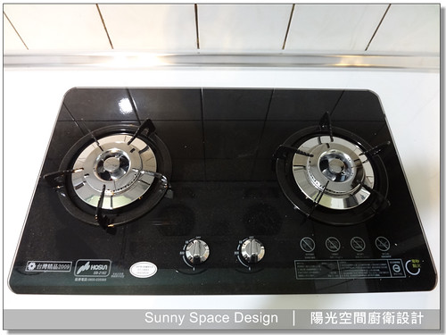 綠色水晶門板與白色檯面搭配細節