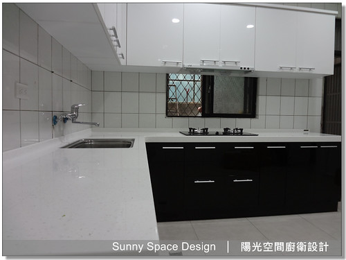 瑋俊水槽與壁式龍頭配置