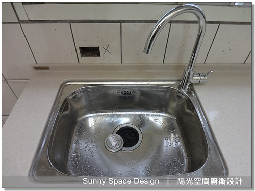 3D高壓成型門板與紅磚地板搭配