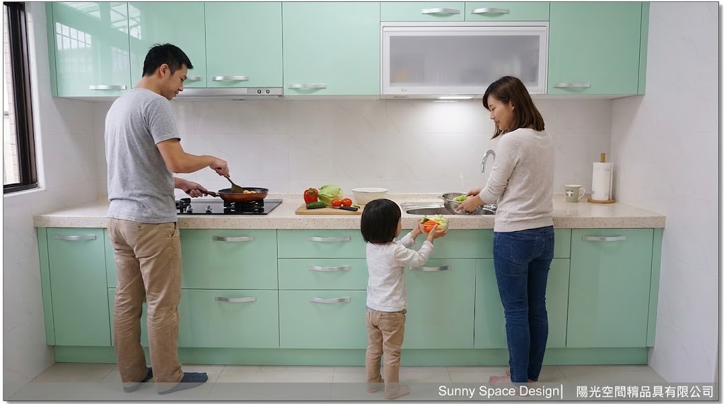 台北市大安區文昌街｜薄荷綠一字型廚具｜韓國人造石檯面＋雙水槽＋林內內焰爐＋隱藏式抽油煙機｜陽光空間精品廚具