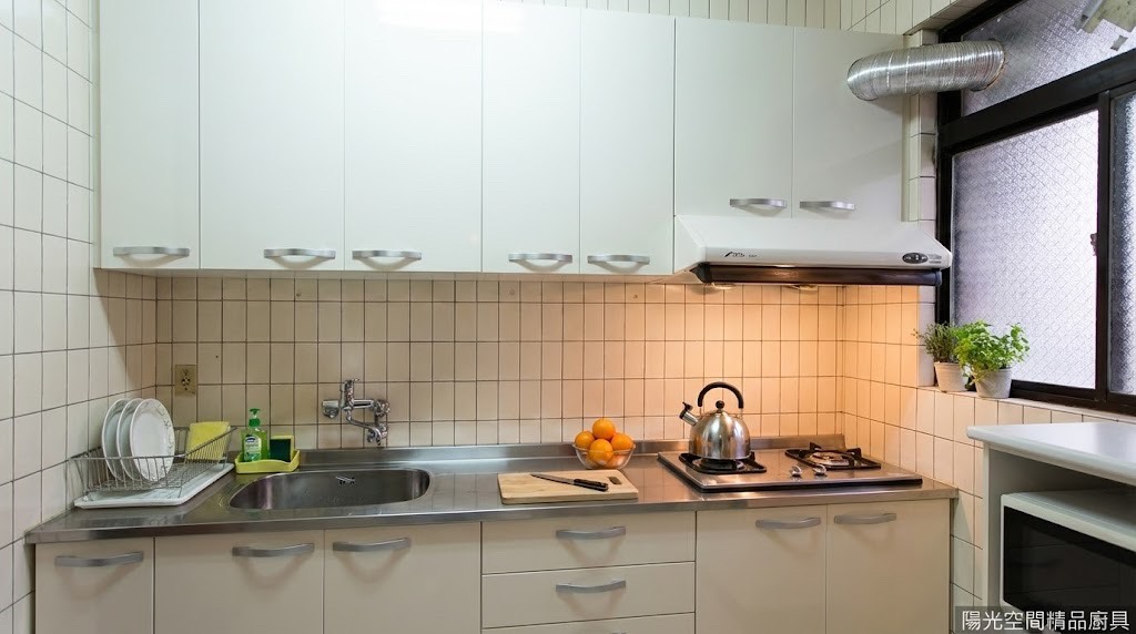 松山一字型廚具不銹鋼檯面與肩高電器櫃設計｜陽光空間精品廚具