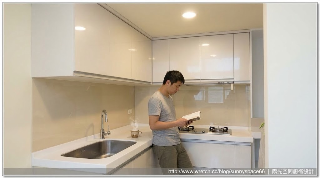 北投L型廚具 白中帶金水晶門板 下崁式水槽｜陽光空間精品廚具