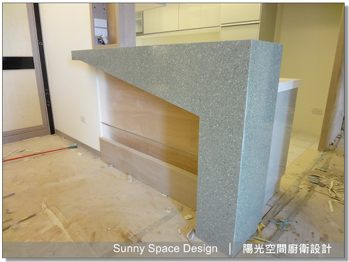 三重新製平台上下櫃區｜電器櫃與展示層架設計