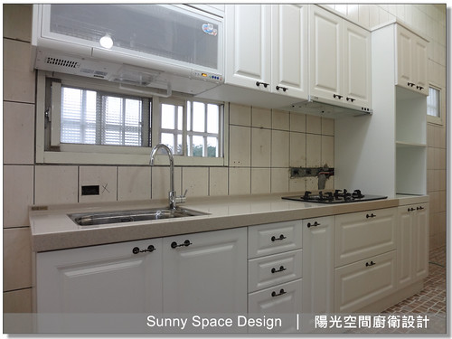 烤漆玻璃遮蔽牆面瑕疵