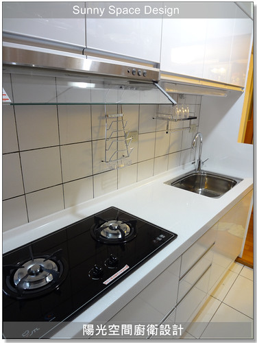 廚下 T5 照明燈光線示意