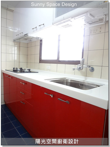 整體完工後充滿活力的廚房氛圍