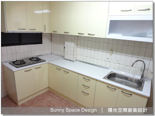 L型轉角接縫與水槽配置