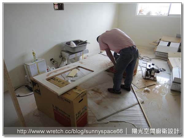 淡黃色美耐板門板色澤