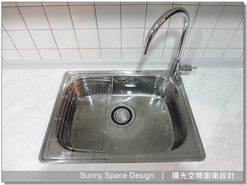 美耐板藤蔓花紋門板細節