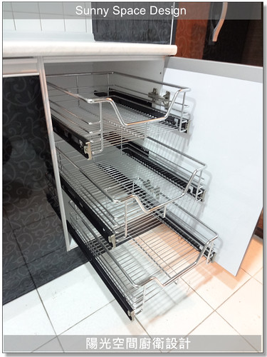 爐下大容量拉籃收納