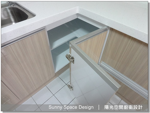 下櫃轉角折疊門設計