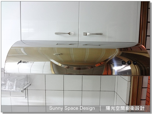 新莊豪山牌抽油煙機 V-837AS 搭配白色上櫃廚具配置