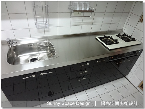 新莊不鏽鋼檯面一體成型單水槽與水龍頭細節