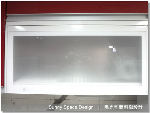 背面矽鋼石平台與電器收納區