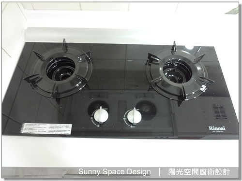 烤漆玻璃背牆修飾與清潔便利性