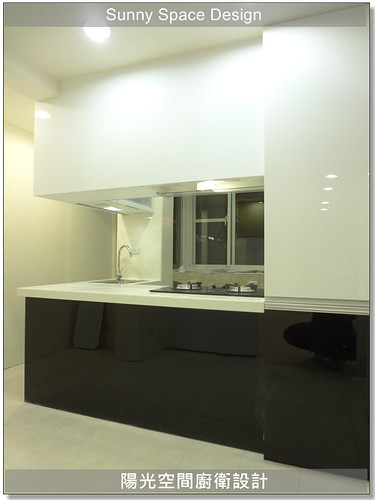 抽油煙機與天花板修飾