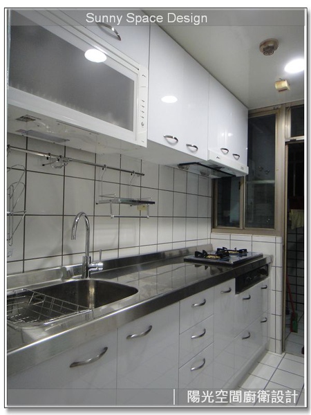 調味紙巾架與鍋蓋架收納