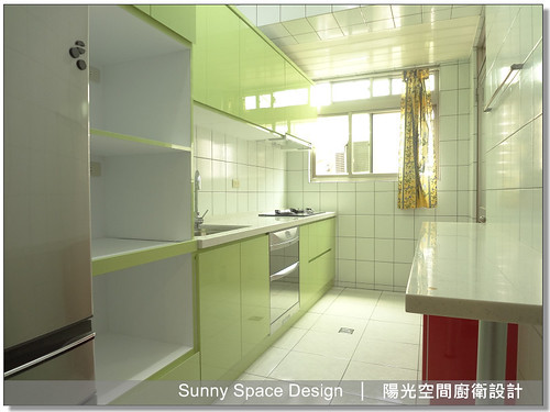 背面平台收納與走道空間