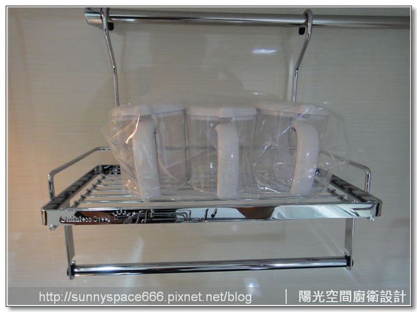 完工後清爽實用的廚房氛圍