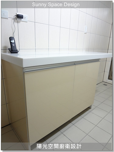 G型鋁把手與水晶門板細節