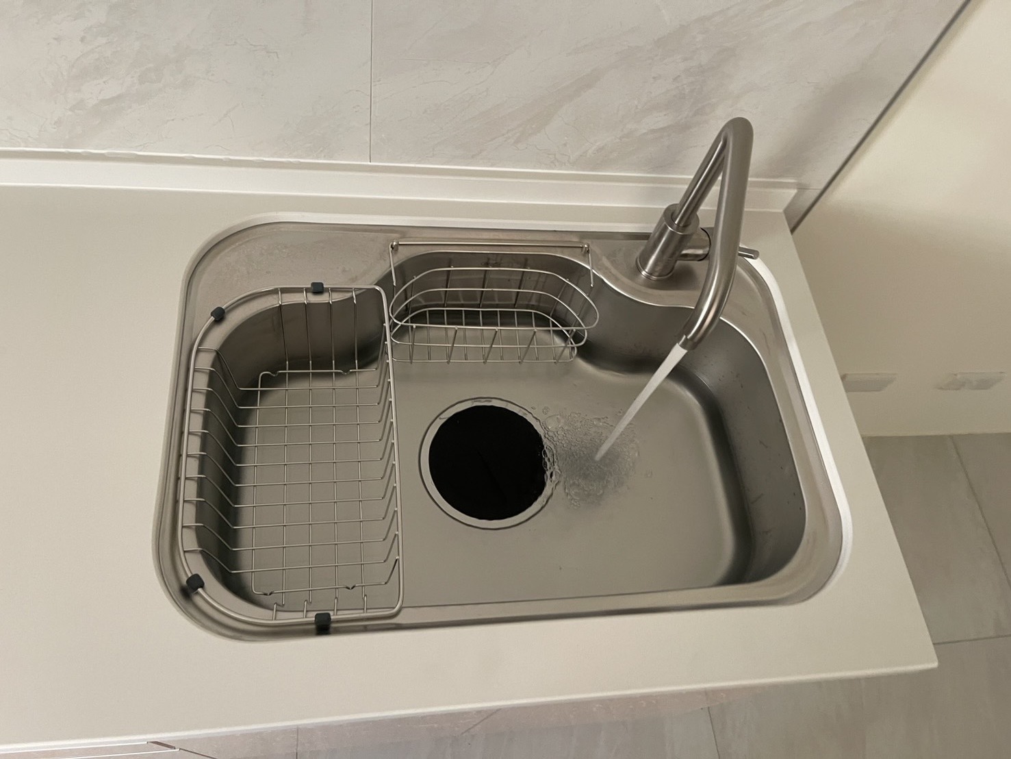 石英石檯面與櫻花IH爐質感特寫