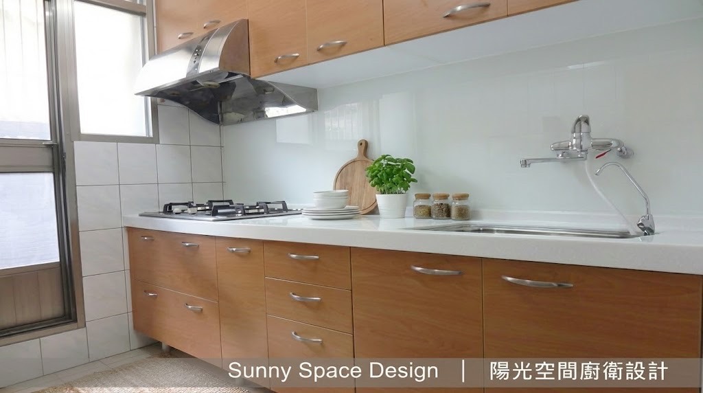 永和大新街原木美耐板廚房｜霧面木紋系統櫃｜陽光空間精品廚具