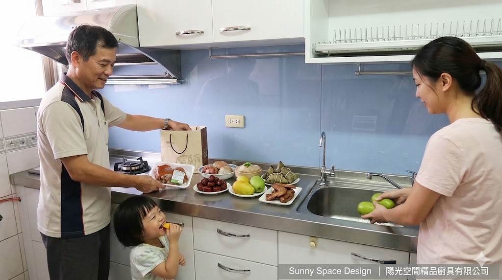 土城明德路一字型不銹鋼廚具藍色烤漆玻璃完工照