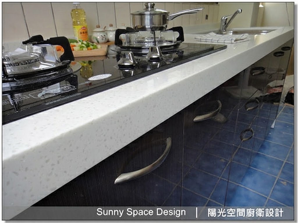 台北大同區深木紋廚具 × 韓國人造石 × 保留窗景設計｜陽光空間精品廚具