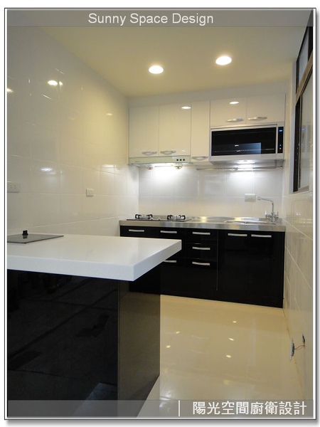 完工後溫馨實用的廚房氛圍