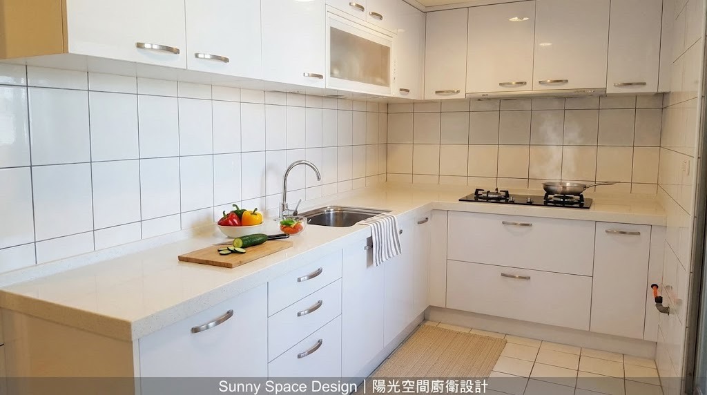 中和景平路純白 L 型廚具 × 韓國人造石檯面｜陽光空間精品廚具