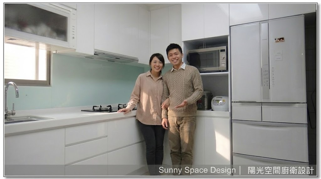 三重仁興街ㄇ字型廚具 淡綠烤漆玻璃 結晶鋼烤門板 陽光空間精品廚具