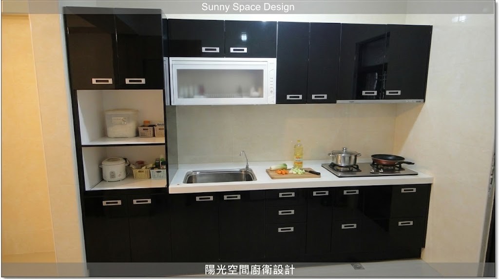 汐止大同路黑白現代廚房 × 短板崁把手 × 機器人風格｜陽光空間精品廚具