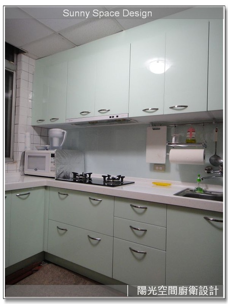 韓國人造石檯面與綠色門板質感