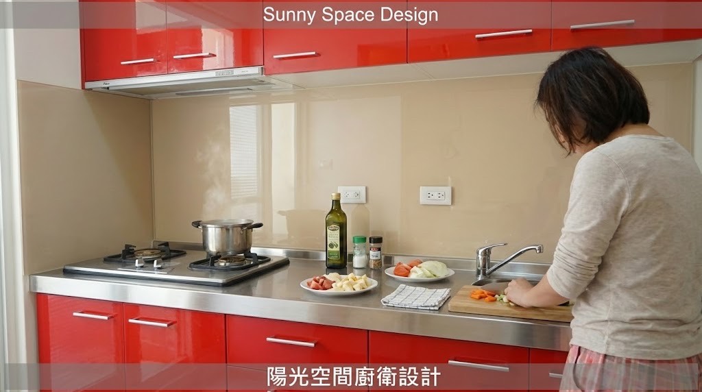 永和保安路工業風廚房 耀眼紅色水晶門板 不銹鋼檯面