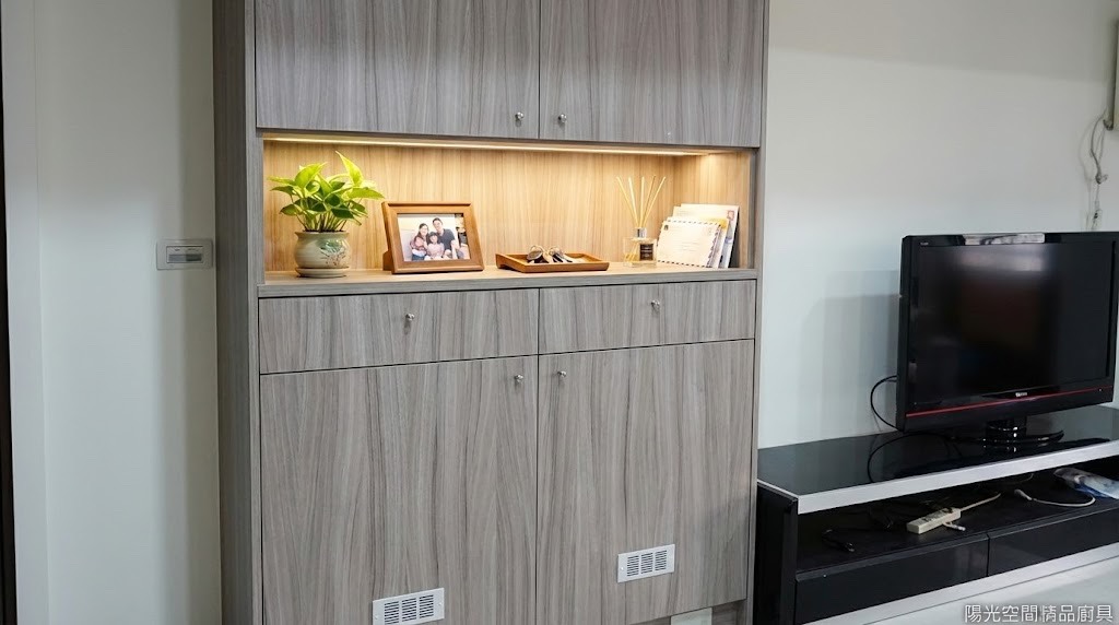 三段式玄關鞋櫃設計｜上掀收納、中段平台、通風鞋櫃｜陽光空間精品廚具