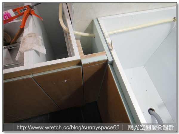 45度無把手門板線條特寫