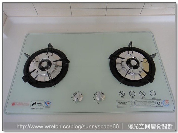 C型崁把手與門板側面