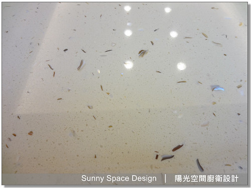 整體完工後溫馨明亮的廚房氛圍