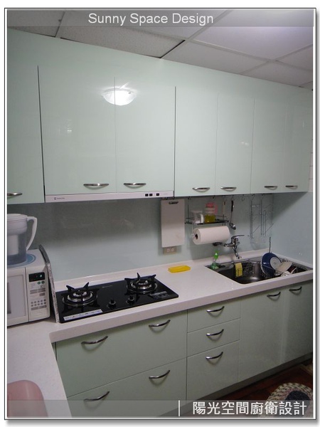 完工後清新明亮的廚房氛圍 