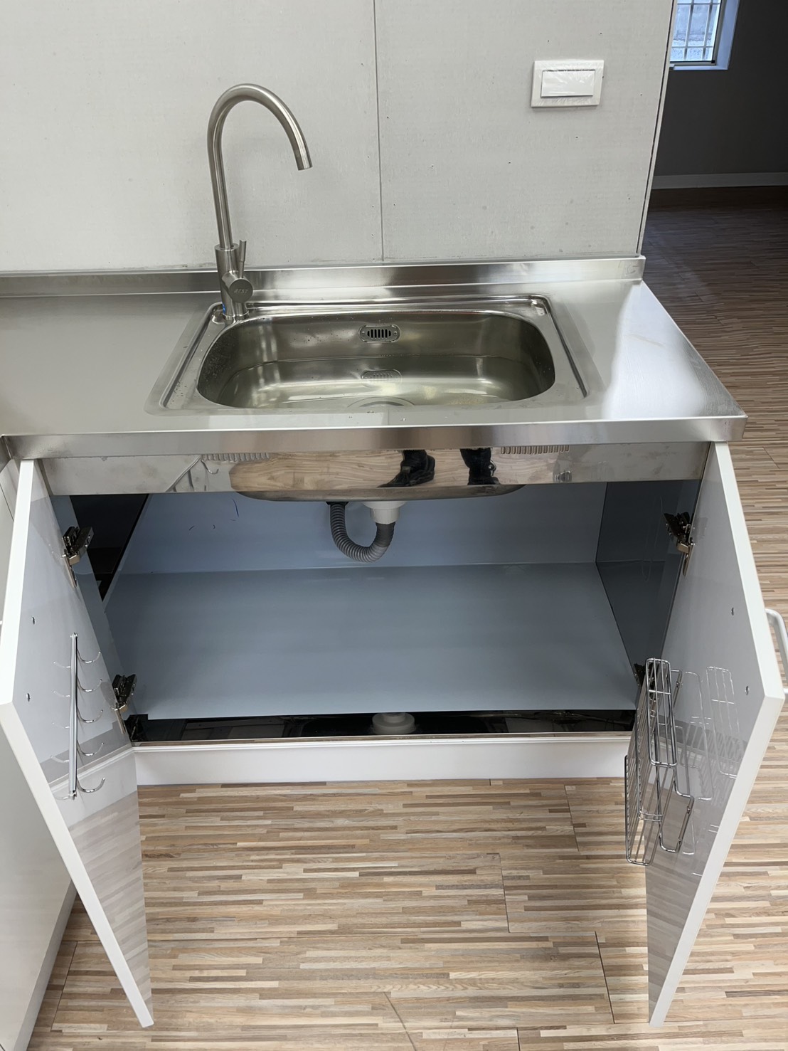 瑋俊U1-600水槽與億佳新龍頭