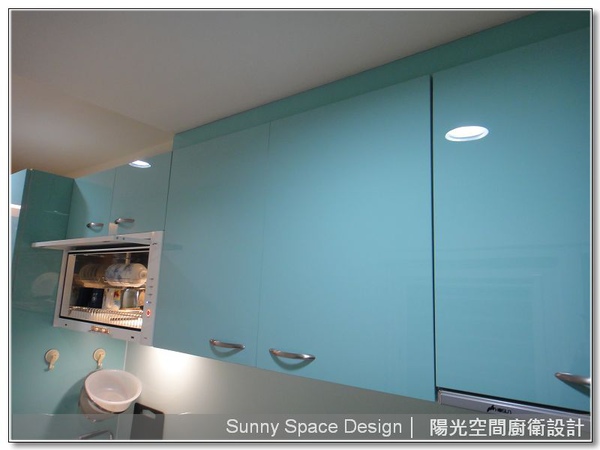 南京東路結晶鋼烤一字型廚具全景