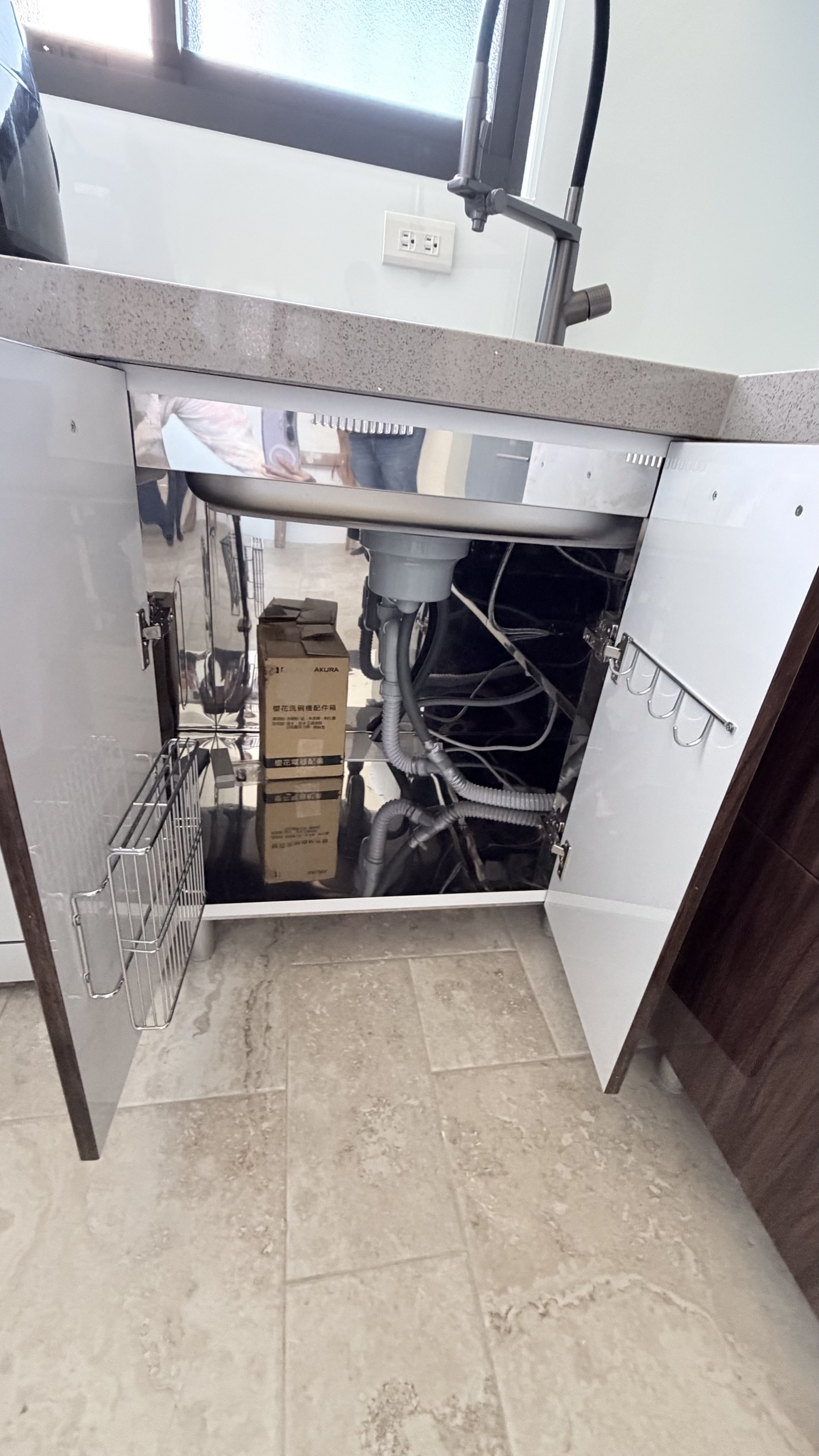 窗邊採光 廚房大窗採光與收納細節