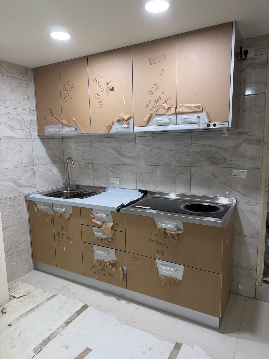 三重中正南路一字型廚房 完工整體視角