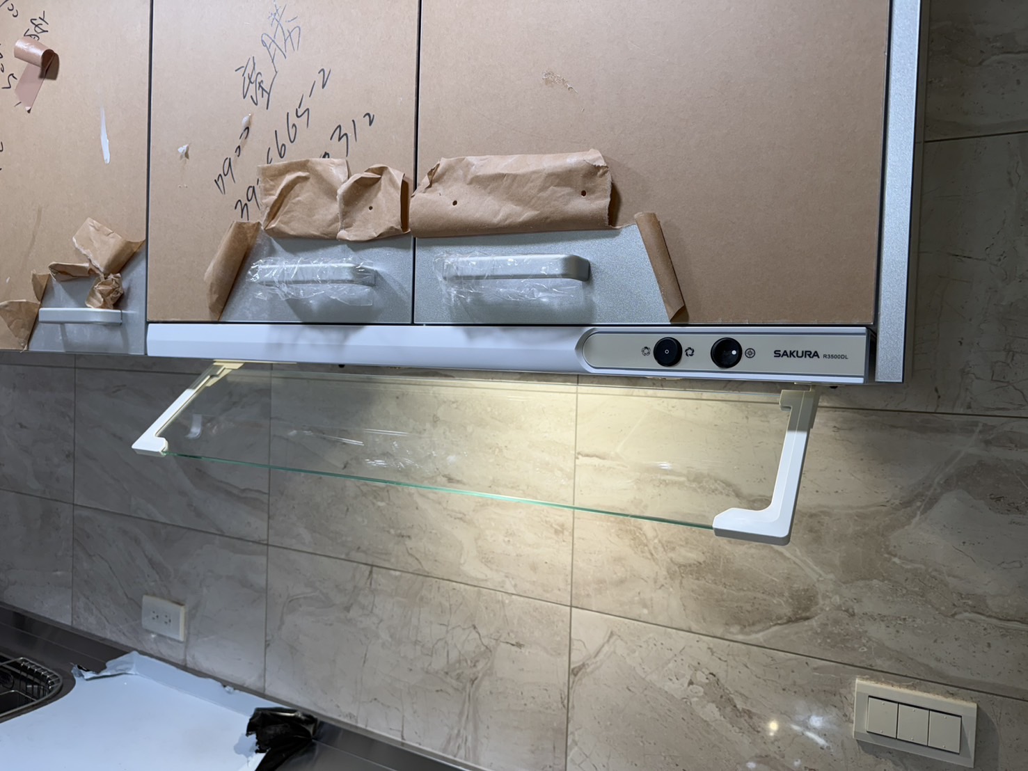 三重中正南路一字型廚房 隱藏式除油煙機細節