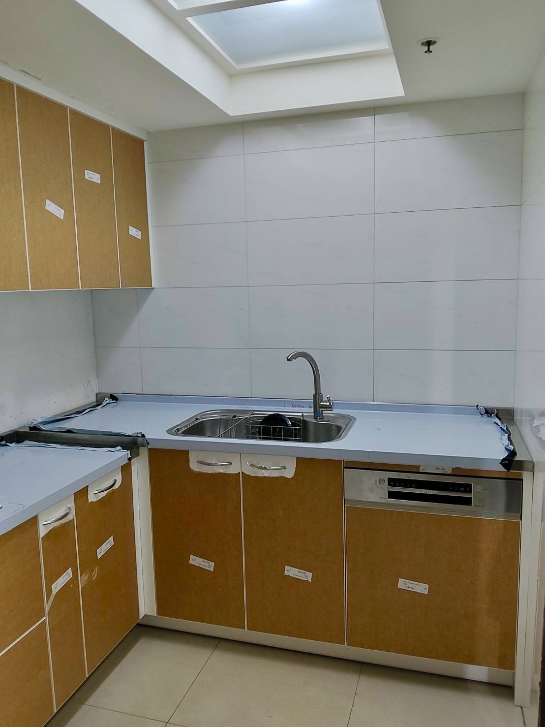 洗碗機整合配置 洗滌區與 BOSCH 半嵌洗碗機配置 不鏽鋼廚具